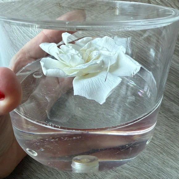 Elegant White Flower Decor by Venus Et Fleur - Picture 5 of 7